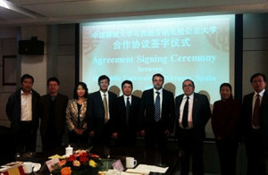 Firma de acuerdo con Universidad de Jilin